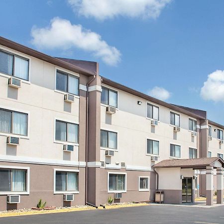 Boarders Inn & Suites By Cobblestone Hotels Waterloo Cedar Falls Zewnętrze zdjęcie
