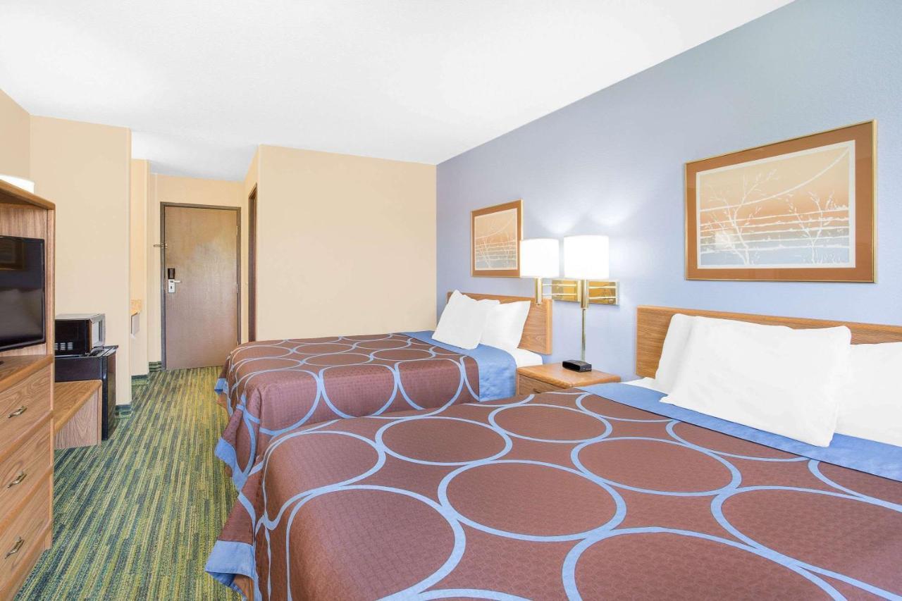 Boarders Inn & Suites By Cobblestone Hotels Waterloo Cedar Falls Zewnętrze zdjęcie