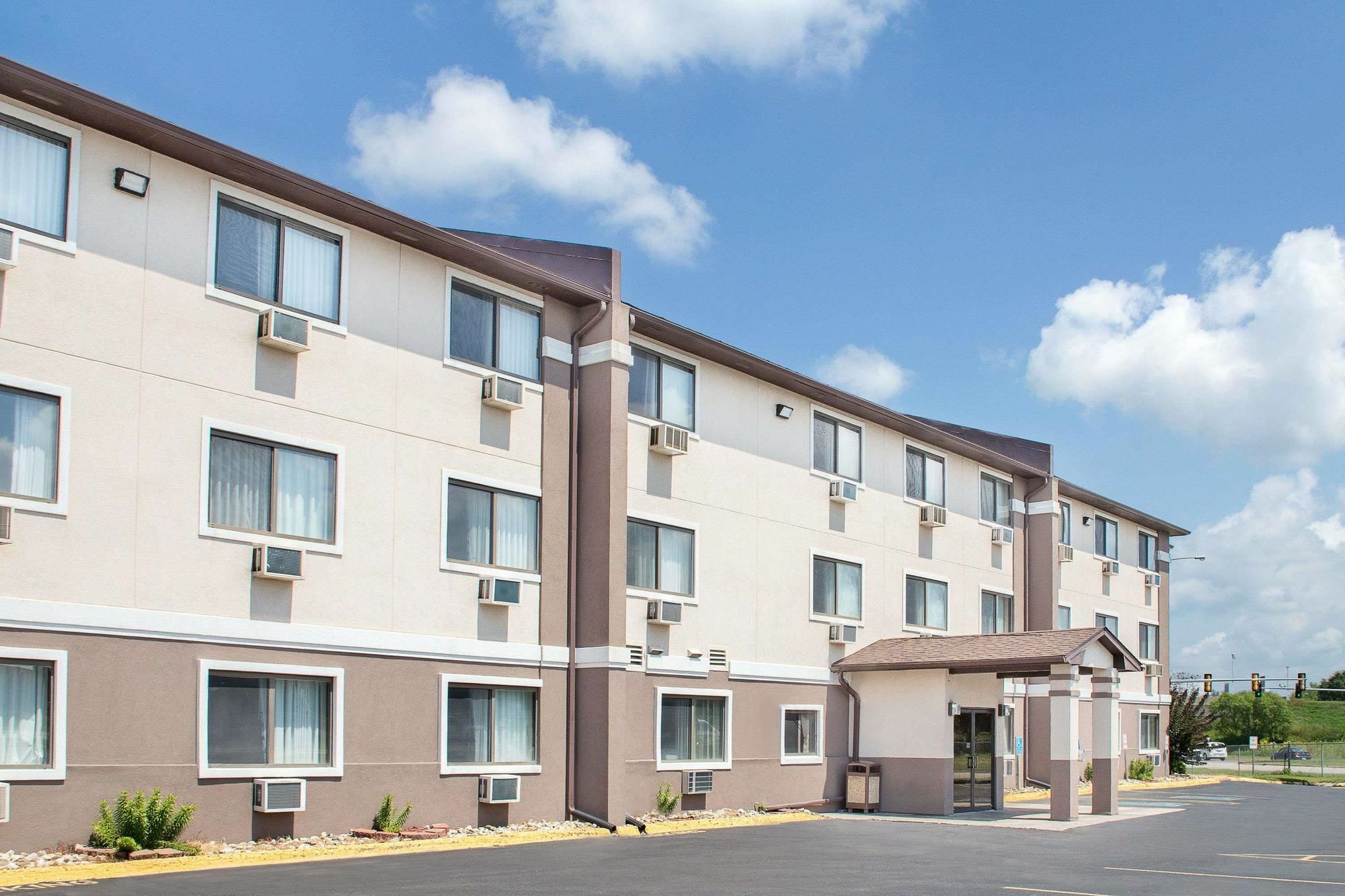 Boarders Inn & Suites By Cobblestone Hotels Waterloo Cedar Falls Zewnętrze zdjęcie